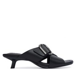 Klapki HUGO. Czarne klapki Hugo, bez wzorów, bez obcasa. Za 899.99 zł.