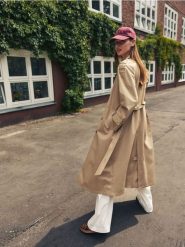 Dwurzędowy trencz oversize - beżowy. Brązowe płaszcze Reserved, l, bez wzorów, z bawełny, bez kaptura. W wyprzedaży za 219.99 zł.