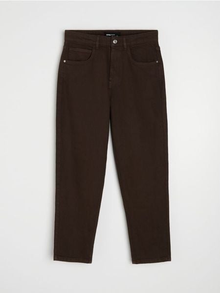 Bawełniane jeansy mom fit comfort - brązowy. Brązowe jeansy Sinsay, bez wzorów. Za 59.99 zł.