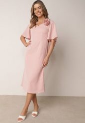 Różowa Koktajlowa Sukienka VICES ze Zwiewnymi Rękawami i Kwiatową Aplikacją 3D Talilia. Czerwone sukienki Born2be, na imprezę, l, z aplikacjami, eleganckie, bez kołnierzyka, bez ramiączek, midi, kopertowe. Za 169.99 zł.