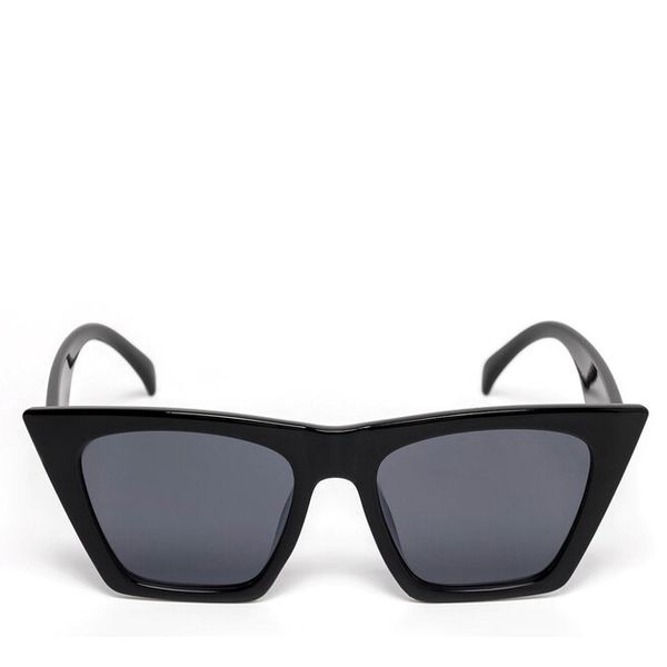 Okulary przeciwsłoneczne Jenny Fairy. Czarne okulary przeciwsłoneczne Jenny Fairy, bez wzorów. Za 29.99 zł.