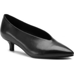 Półbuty VAGABOND - Minna 4711-201-20 Black. Czarne czółenka Vagabond, bez wzorów, ze skóry, bez obcasa, na obcasie, bez zapięcia. W wyprzedaży za 239.00 zł.