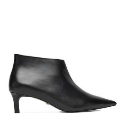 Botki Gino Rossi. Czarne botki Gino Rossi, bez wzorów, bez obcasa, na szpilce, bez zapięcia. Za 429.99 zł.