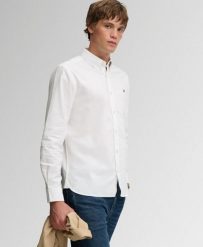 Superdry Klasyczna koszula Oxford z długim rękawem z bawełny organicznej. Białe koszule Superdry, xl, bez wzorów, z bawełny, klasyczne, bez kołnierzyka, bez ramiączek. Za 324.25 zł.