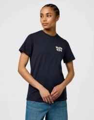 DAMSKA KOSZULKA WRANGLER SIGN OFF TEE DARK NAVY 112370764. Niebieskie bluzki Wrangler, xs, bez wzorów, bez kołnierzyka, bez ramiączek. Za 89.99 zł.