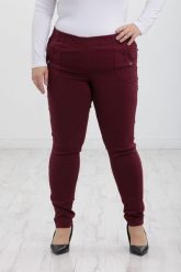 Klasyczne bordowe spodnie Nita ze zwężoną nogawką PLUS SIZE XXL. Czerwone spodnie materiałowe Nasi partnerzy, do pracy, plus size, bez wzorów, z elastanu, plus size, krótkie. Za 159.90 zł.