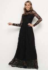 Czarna Rozkloszowana Sukienka z Koronki ze Stójką i Gumką w Talii Delaviae. Czarne sukienki Born2be, na co dzień, m, bez wzorów, z koronki, eleganckie, bez kołnierzyka, bez ramiączek, maxi, rozkloszowane. Za 149.99 zł.