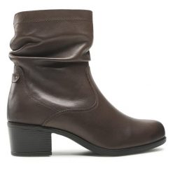 Botki Go Soft. Brązowe botki GO SOFT, bez wzorów, bez obcasa, na słupku, bez zapięcia. Za 279.99 zł.