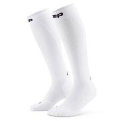 Damskie długie skarpety kompresyjne sportowe Core Run wysokie CEP. Białe skarpety CEP, bez wzorów, z elastanu. Za 199.00 zł.