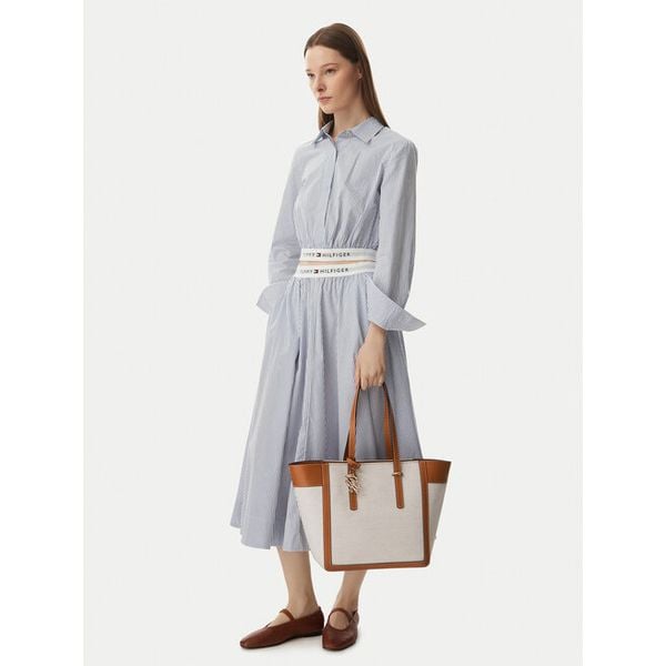 Torebka Tommy Hilfiger. Białe torebki klasyczne TOMMY HILFIGER, bez wzorów, bez dodatków. Za 1,099.00 zł.
