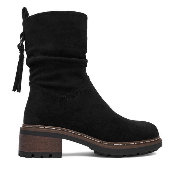 Botki Clara Barson. Czarne botki Clara Barson, bez wzorów, bez obcasa, na płaskiej podeszwie, bez zapięcia. Za 169.99 zł.