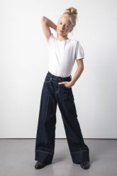 Spodnie jeansowe WIDE LEG. Niebieskie spodnie materiałowe COCCODRILLO, na co dzień, z aplikacjami, z bawełny. Za 109.90 zł.
