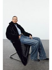 Trendyol Płaszcz pluszowy w kolorze czarnym rozmiar: 40. Czarne płaszcze Trendyol, bez wzorów, bez kaptura. Za 231.68 zł.