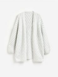 Ażurowy kardigan - jasnoszary. Szare kardigany Reserved, l, w ażurowe wzory, z dzianiny. Za 149.99 zł.