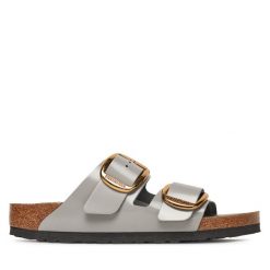 Klapki Birkenstock. Szare klapki Birkenstock, bez wzorów, bez obcasa. Za 579.99 zł.