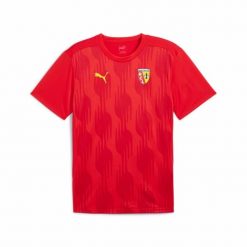 Koszulka przedmeczowa RC Lens 2024/25. Czerwone bluzki Puma, bez wzorów, ze lnu, sportowe, bez kołnierzyka, bez ramiączek. W wyprzedaży za 220.50 zł.