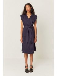 SKFK Sukienka "Lurra" w kolorze czarnym rozmiar: onesize. Czarne sukienki SKFK, na co dzień, bez wzorów, z bawełny, bez kołnierzyka, bez ramiączek, midi, proste. Za 295.99 zł.