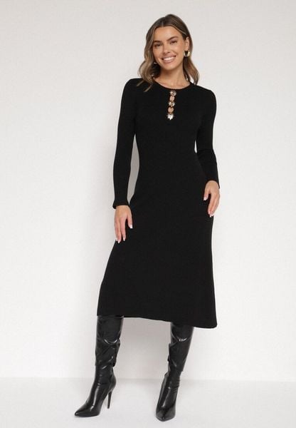 Czarna Dopasowana Sukienka z Prążkowanej Dzianiny z Wiskozą z Aplikacjami Tusmana. Czarne sukienki Born2be, do pracy, m, z aplikacjami, z dzianiny, biznesowe, bez kołnierzyka, bez ramiączek, midi, dopasowane. Za 159.99 zł.