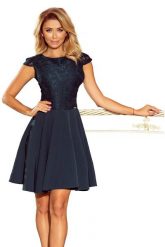 Sukienka Elegancka Rozkloszowana z Koronką - Zielona. Zielone sukienki Numoco, l, bez wzorów, z koronki, eleganckie, bez kołnierzyka, bez ramiączek, rozkloszowane. Za 260.90 zł.