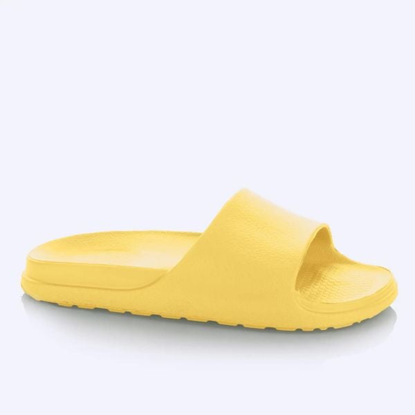 Klapki basenowe Lemigo Breeze. Żółte klapki Lemigo, bez wzorów, z materiału, bez obcasa. Za 49.00 zł.