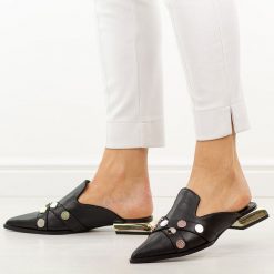 Czarne skórzane klapki damskie na obcasie mule DiA 3058. Czarne klapki DiA, bez wzorów, z jeansu, bez obcasa, na obcasie. W wyprzedaży za 333.52 zł.