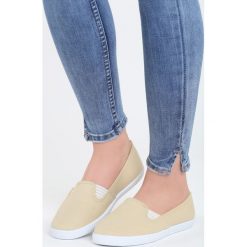 Beżowe Slip On Chill and Jump. Trampki Born2be. Za 39.99 zł.
