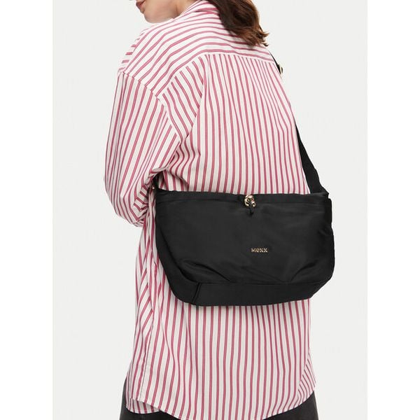 Torebka MEXX. Czarne listonoszki Mexx, bez wzorów, bez dodatków. Za 179.99 zł.