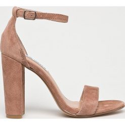Steve Madden - Sandały Carrson. Żółte sandały Steve Madden, bez wzorów, z materiału, bez obcasa, na obcasie, bez zapięcia. W wyprzedaży za 299.90 zł.