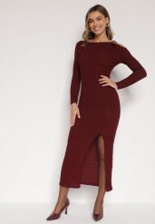 Bordowa Dopasowana Sukienka z Metaliczną Ozdobą na Ramieniu Reilara. Czerwone sukienki Born2be, uniwersalny, z aplikacjami, eleganckie, bez kołnierzyka, bez ramiączek, dopasowane. Za 129.99 zł.