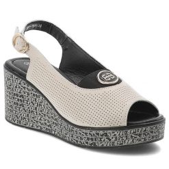 Sandały damskie S.Barski, cholewka ze skóry naturalnej licowej z perforacją z regulacją na metalową klamrę, beżowe, LR61-7010. Brązowe sandały S.BARSKI, bez wzorów, ze skóry, bez obcasa, bez zapięcia. Za 189.00 zł.