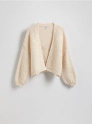 Kardigan z obniżoną linią ramion - kremowy. Białe kardigany Reserved, l, bez wzorów, z dzianiny. Za 139.99 zł.