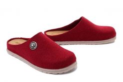 DR. BRINKMANN 320175-41 bordeaux, kapcie damskie. Czerwone obuwie domowe Dr. Brinkmann, bez wzorów, z materiału, bez zapięcia. Za 165.67 zł.