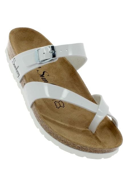 Sunbay Japonki "Tulipe" w kolorze białym rozmiar: 39. Białe klapki Sunbay, bez wzorów, z lakierowanej skóry, z otwartym noskiem, bez obcasa. Za 174.95 zł.