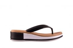 Japonki Azaleia 281 517 Black, Czarny, Guma - 37. Czarne klapki Azaleia, bez wzorów, z gumy, bez obcasa. W wyprzedaży za 59.00 zł.