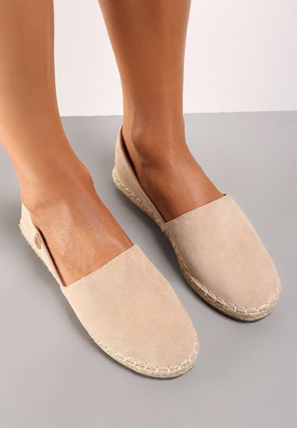 Beżowe Espadryle Specialty. Brązowe espadryle Renee, w ażurowe wzory, z jeansu, bez obcasa, bez zapięcia. Za 79.99 zł.