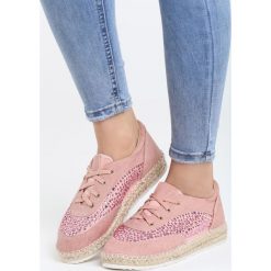 Różowe Espadryle Helsy. Czerwone espadryle Born2be, bez wzorów, bez obcasa, na płaskiej podeszwie, bez zapięcia. Za 39.99 zł.