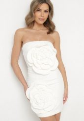 Biała Sukienka z Dekoltem Bandeau Ozdobiona Kwiatami 3D Desarea. Białe sukienki Born2be, na imprezę, na lato, s, z aplikacjami, eleganckie, bez kołnierzyka, bez ramiączek, mini. Za 84.99 zł.