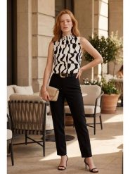 SOULSHAE Bluzka w kolorze białym rozmiar: L/XL. Białe bluzki SOULSHAE, l, bez wzorów, bez kołnierzyka, bez ramiączek. Za 83.95 zł.