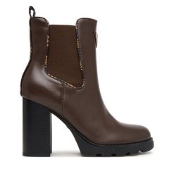 Botki Guess. Brązowe botki Guess, z aplikacjami, bez obcasa, na słupku, bez zapięcia. Za 634.99 zł.