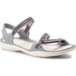 Sandały CROCS - Swiftwater Webbing Sandal W 204804 Smoke/Oyster. Szare sandały Crocs, bez wzorów, z materiału, bez obcasa, bez zapięcia. W wyprzedaży za 159.00 zł.