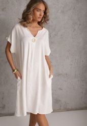 Biała Sukienka o Pudełkowym Kroju z Lnem i Wiskozą Zdobiona Guzikiem Mezynore. Białe sukienki Renee, na imprezę, plus size, z aplikacjami, z bawełny, wakacyjne, bez kołnierzyka, plus size, bez ramiączek, midi. Za 89.99 zł.