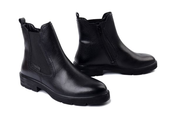 TAMARIS 1-25422-45 001 black, botki damskie. Czarne botki Tamaris, bez wzorów, bez obcasa, na obcasie, bez zapięcia. Za 265.93 zł.