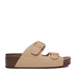 Klapki Go Soft. Brązowe klapki GO SOFT, bez wzorów, bez obcasa. Za 99.99 zł.