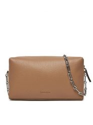 Calvin Klein Torebka Ck Plaque Camera Bag K60K612788 Brązowy. Brązowe listonoszki Calvin Klein, bez wzorów, ze skóry, bez dodatków. Za 229.99 zł.