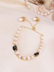 L'Atelier de Gaia Pozłacana bransoletka z perłami i masą perłową rozmiar: onesize. Białe bransoletki L'Atelier de Gaia, z perłą, pozłacane. Za 122.09 zł.