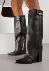 Brązowe Kozaki na Koturnie z Wywiniętą Cholewką z Klamerką Arirass. Brązowe kozaki Born2be, z jeansu, bez obcasa, na koturnie, bez zapięcia. Za 159.99 zł.