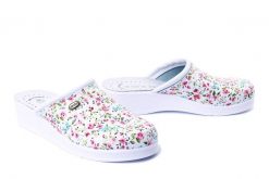SANITAL FLEX 707/I flower 15, klapki profilaktyczne damskie. Białe klapki Sanital-Flex, bez wzorów, ze skóry, bez obcasa, na koturnie. Za 119.90 zł.