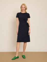 BGN Sukienka w kolorze granatowym rozmiar: 38. Niebieskie sukienki BGN, na co dzień, bez wzorów, bez kołnierzyka, bez ramiączek, midi, proste. Za 86.99 zł.