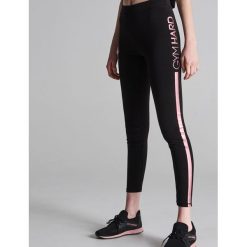 Legginsy sportowe Gym Hard - Czarny. Legginsy Sinsay. W wyprzedaży za 29.99 zł.