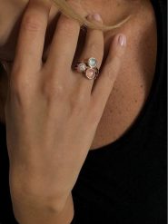 Les Petites Précieuses Pozłacany pierścionek z kamieniami szlachetnymi rozmiar: 50. Czerwone pierścionki Les Petites Précieuses, z cyrkonią, pozłacane. Za 260.99 zł.